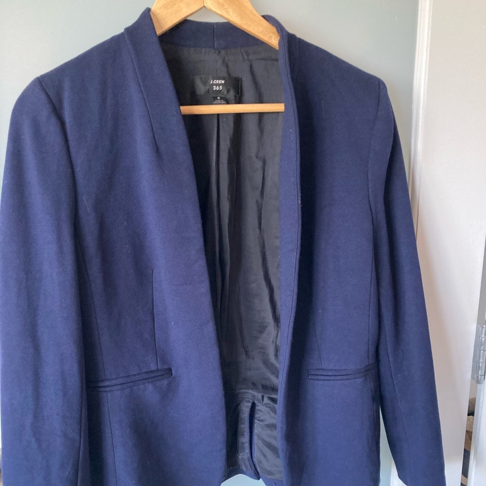 Chic collar-less JCrew 365 navy blue blazer size 8 (fits more like a 6)